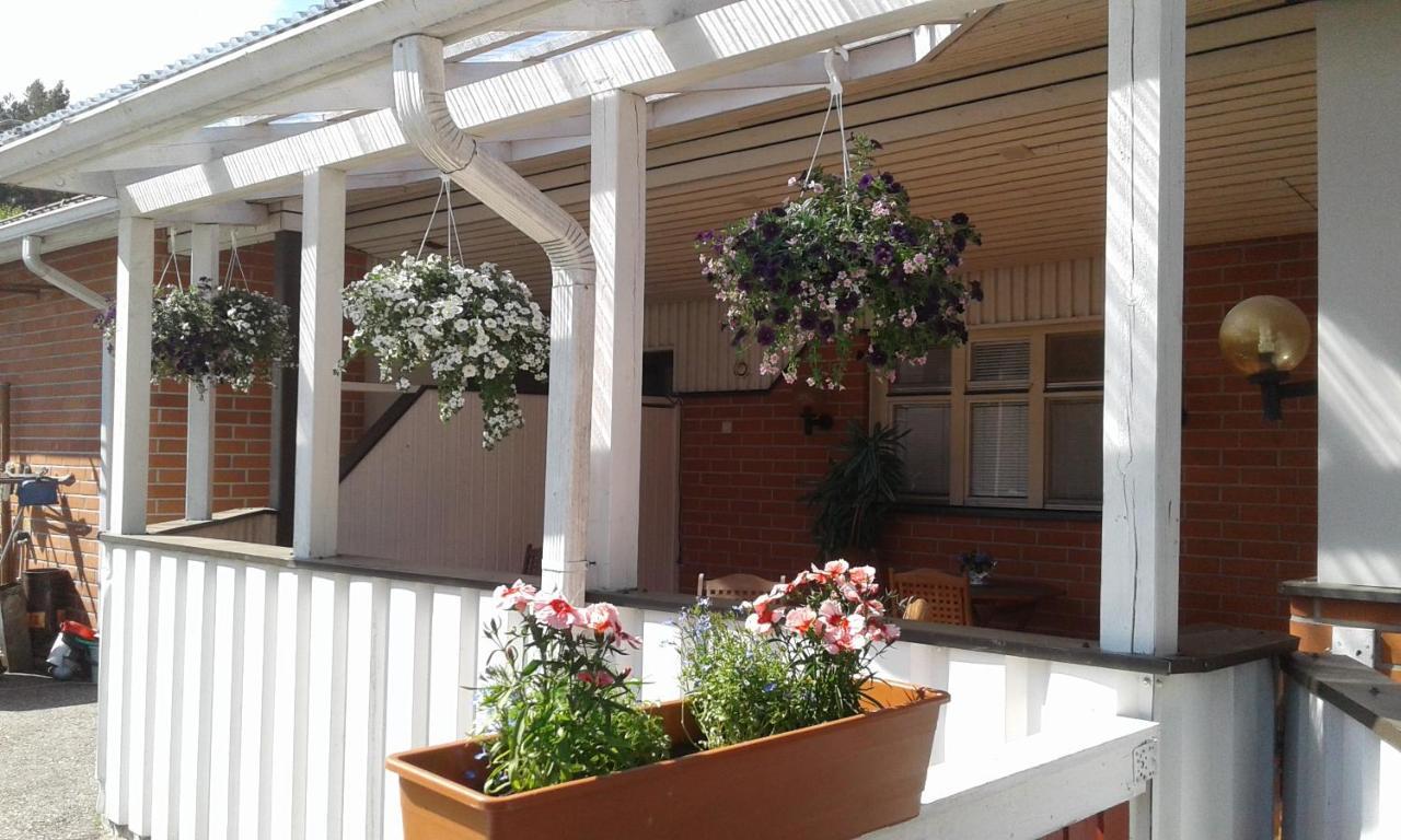 Hotelli Ravintola Tiilikka Rautavaara ภายนอก รูปภาพ